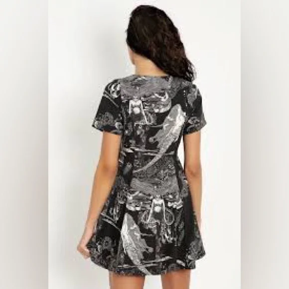 Blackmilk Clarke’s Little Mermaid Evil V Dress - Picture 3 of 9